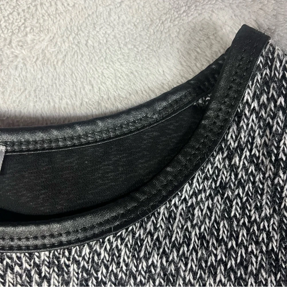 Des Si Belles Heather Black Knit Top Back Bow - Picture 6 of 10
